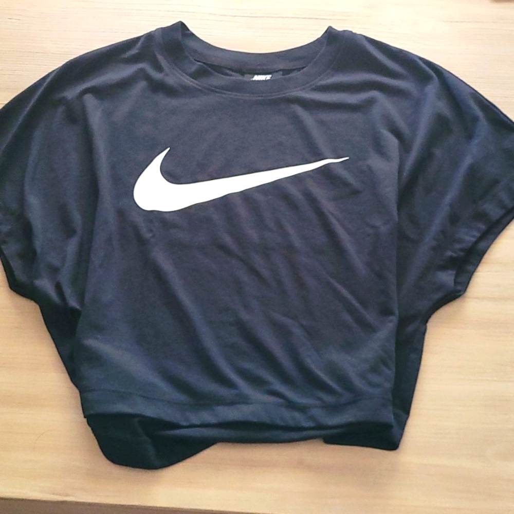 Nike Women's Sportswear Swoosh Crop Top